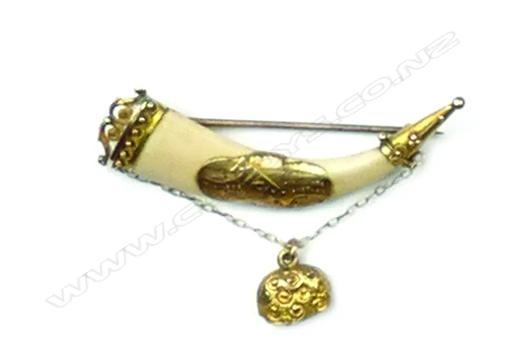 A c.1900 9ct. yellow gold and tusk 'MIZPAH' brooch Image 1++