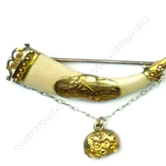 A c.1900 9ct. yellow gold and tusk 'MIZPAH' brooch