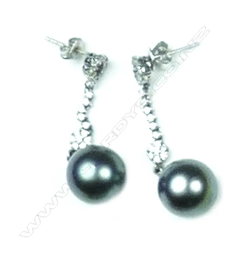 A pair of 18ct white gold Image 1++