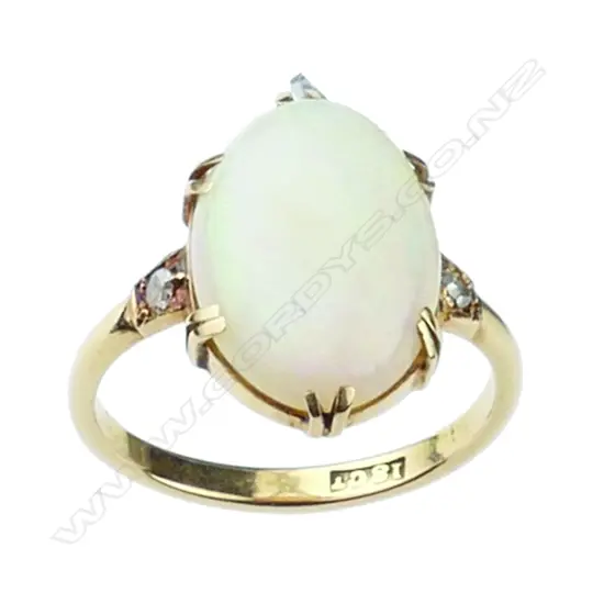 An 18ct gold and opal ring