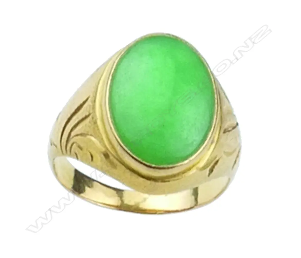 A vintage 22ct. yellow gold and  jadeite dress ring Image 1++