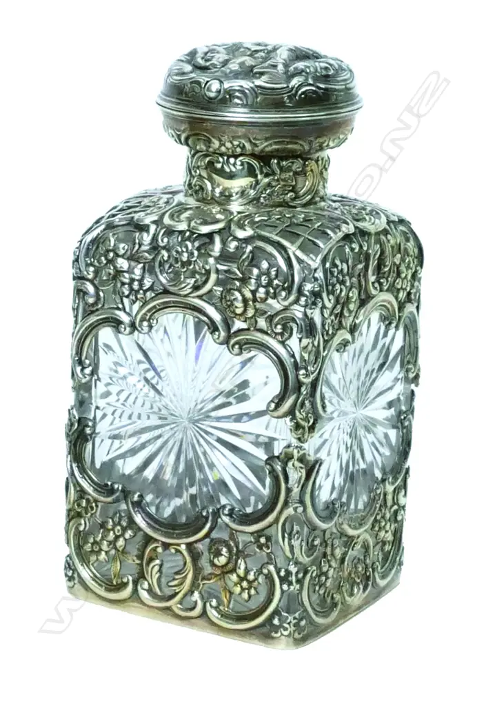 An impressive large Edwardian silver and cut crystal scent bottle Image 1++