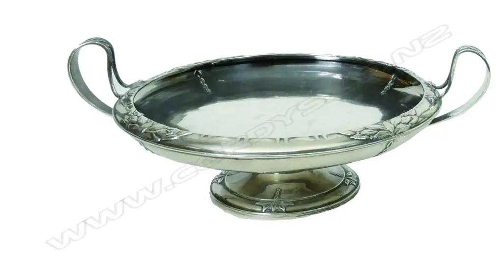 A 1920s silver Arts & Crafts tazza Image 1++