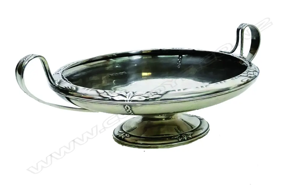 A 1920s silver Arts & Crafts tazza Image 1++