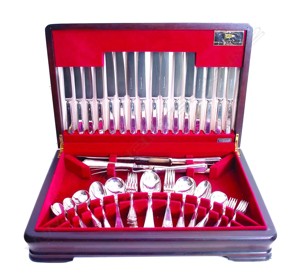 A 1930s silver 12-place setting cutlery service Image 1++