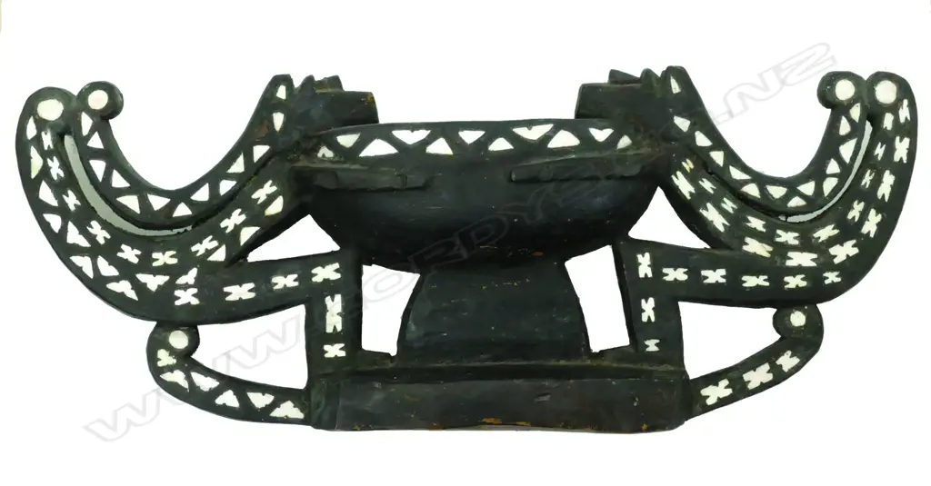 An old Solomon Islands ceremonial bowl Image 1++