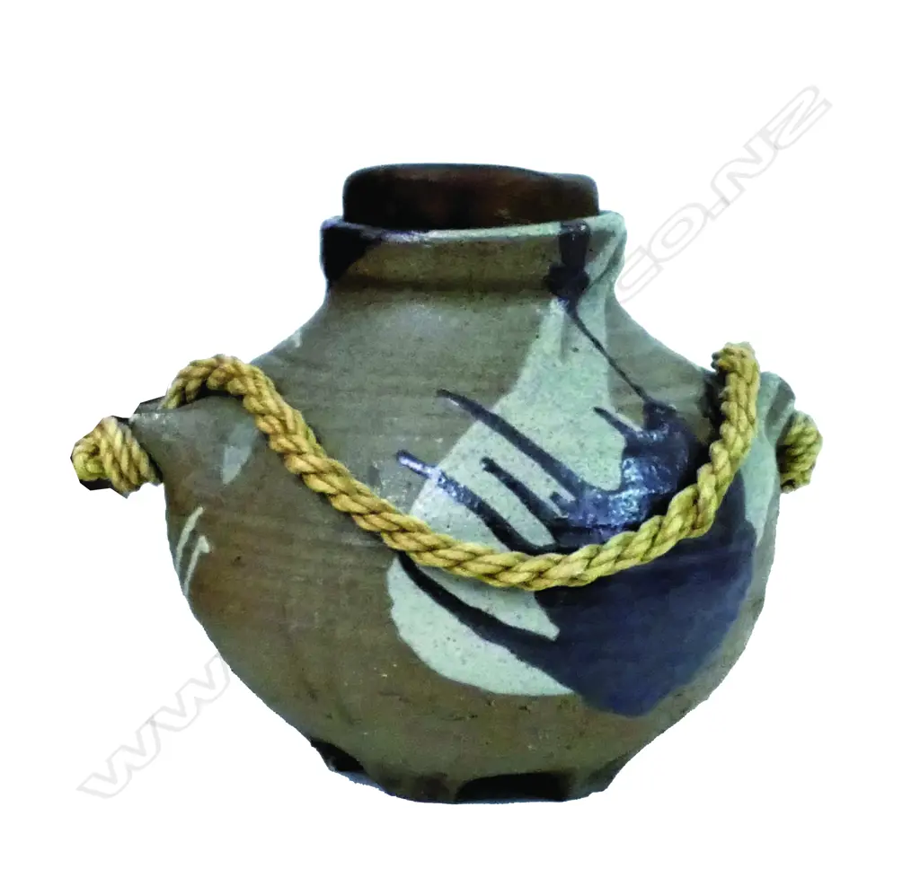 Pat Perrin stoneware onion pot Image 1++