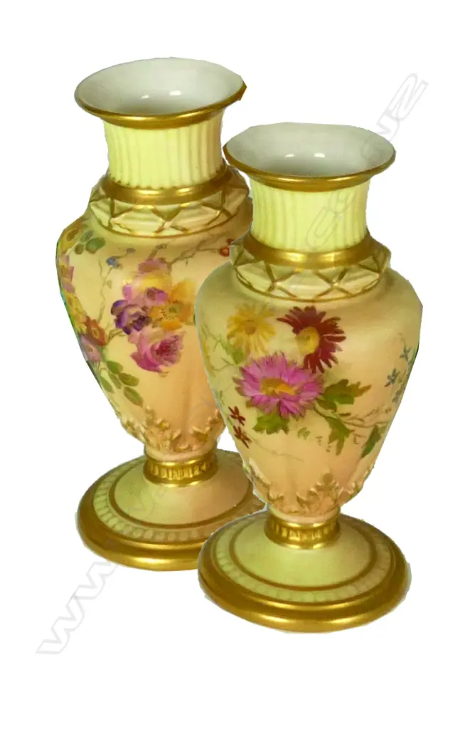 R/WORCESTER PR OF VASES - PEACH COLOUR Image 1++
