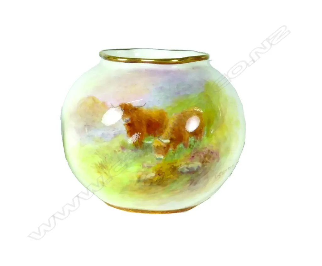 A small Royal Worcester bulbous vase Image 1++
