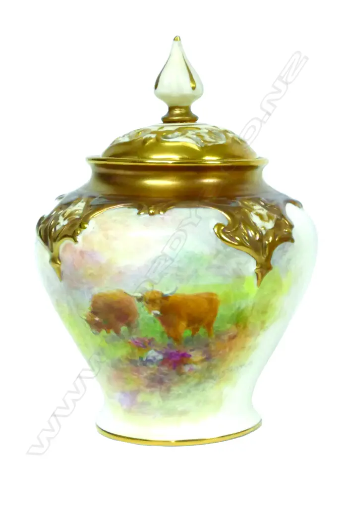A small Royal Worcester potpourri lidded vase Image 1++