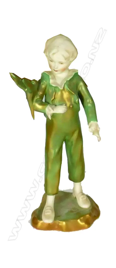 A small green Royal Worcester figurine Image 1++