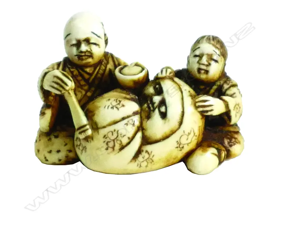 A Meiji Japanese carved ivory netsuke Image 1++