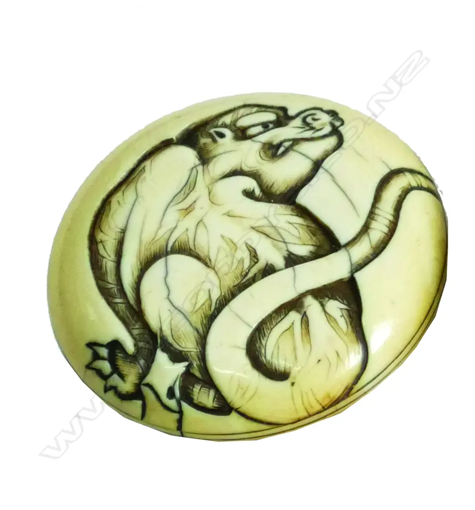 A 19thC Japanese carved ivory Manju netsuke Image 1++