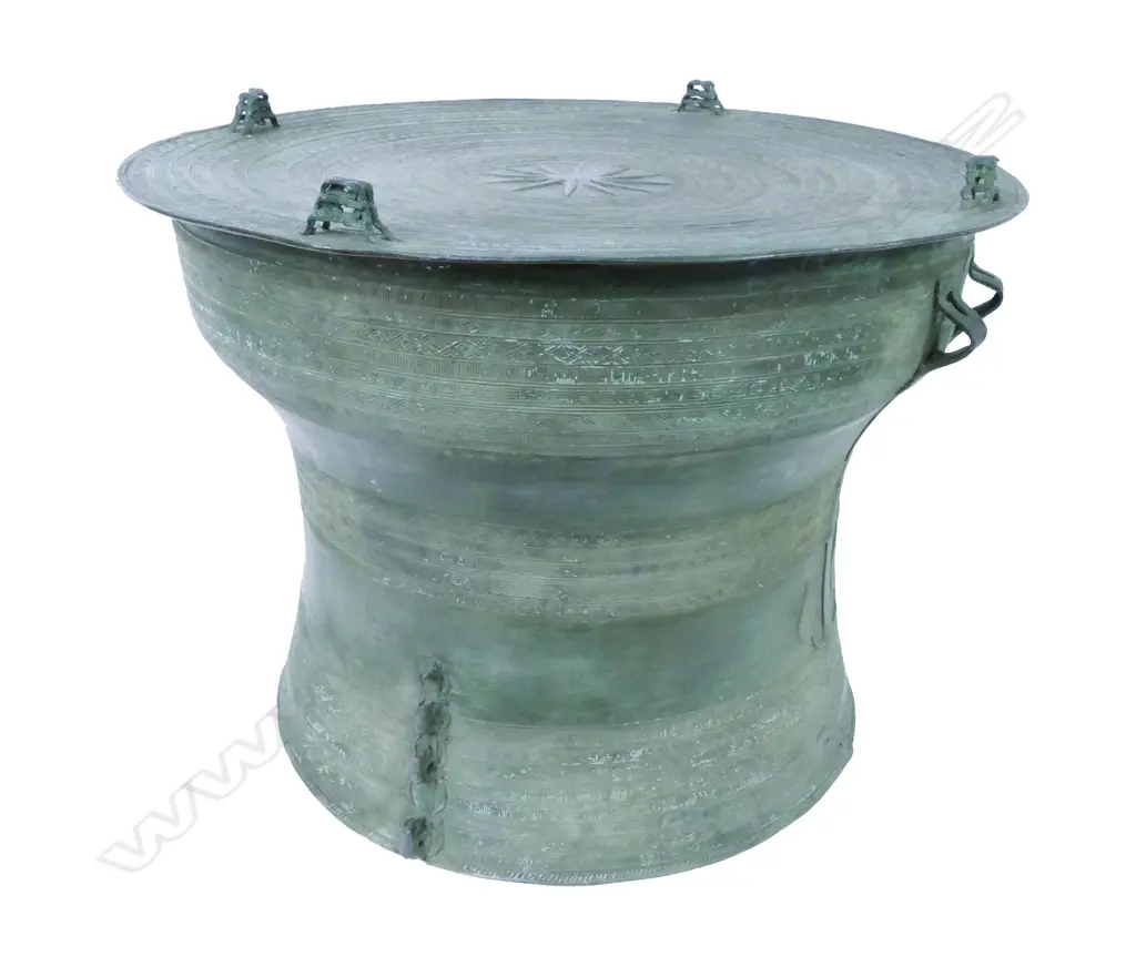 An antique bronze 'Southeast-Asian Frog' rain drum Image 1++