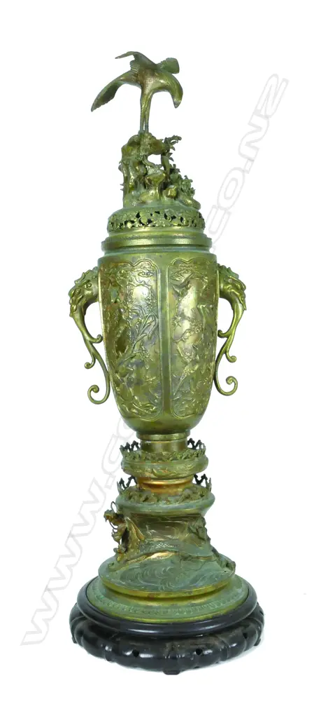 An impressive large Japanese Meiji bronze censer Image 1++