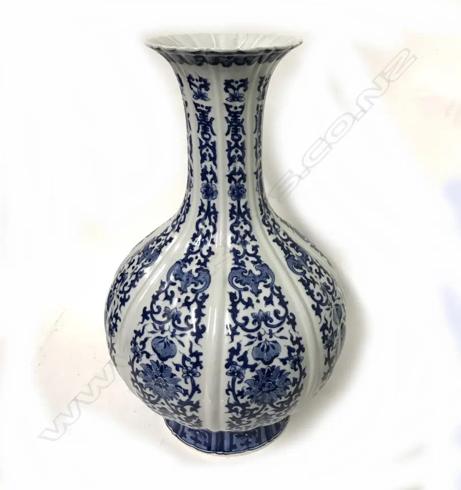 A quality museum reproduction Chinese Qing Ching Dynasty baluster vase Image 1++
