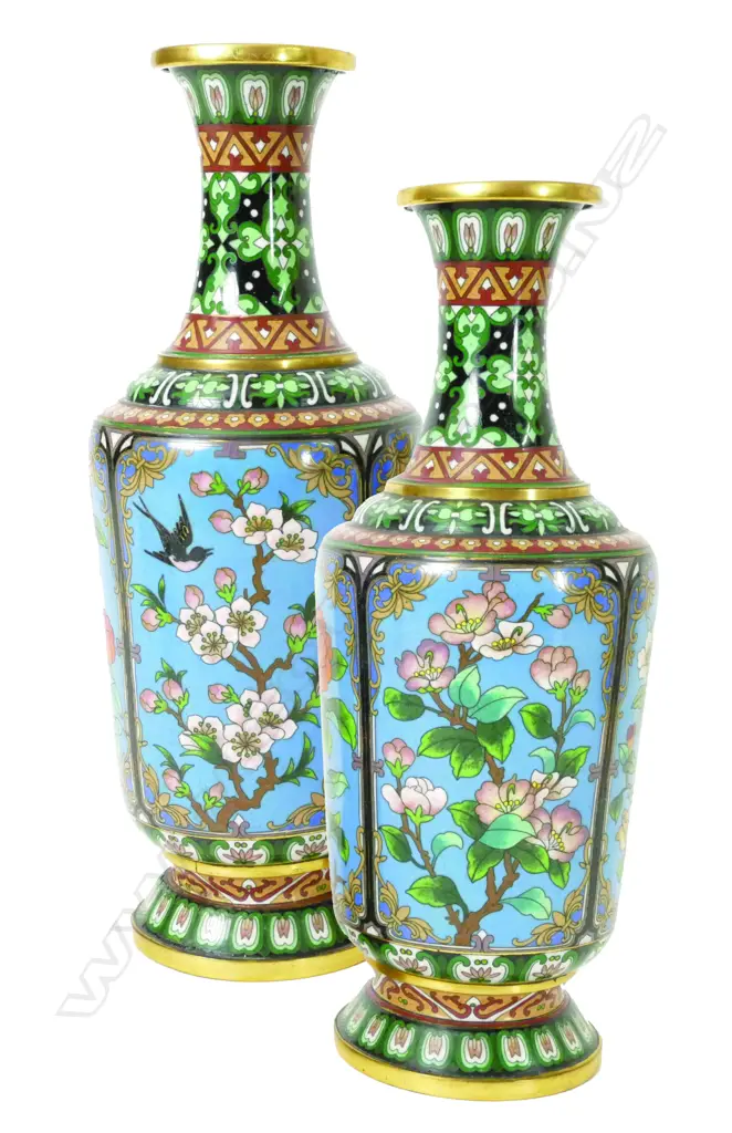 A pair of good quality Chinese cloisonne vases Image 1++
