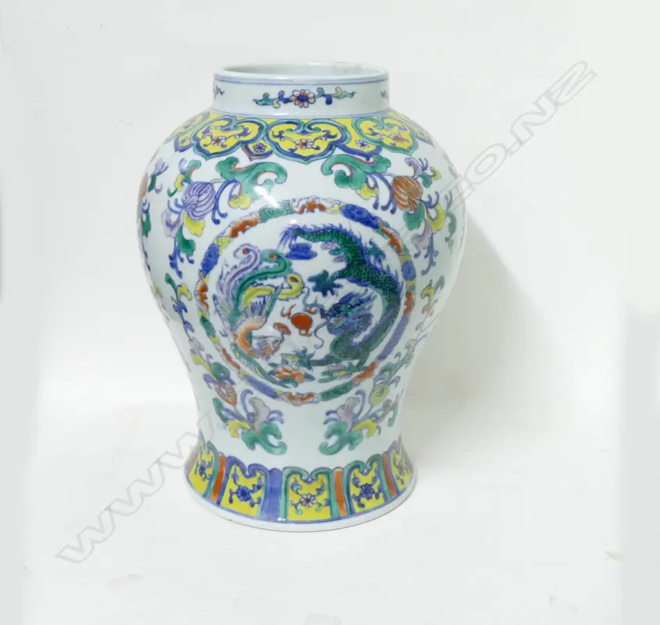 A large Chinese baluster porcelain vase Image 1++