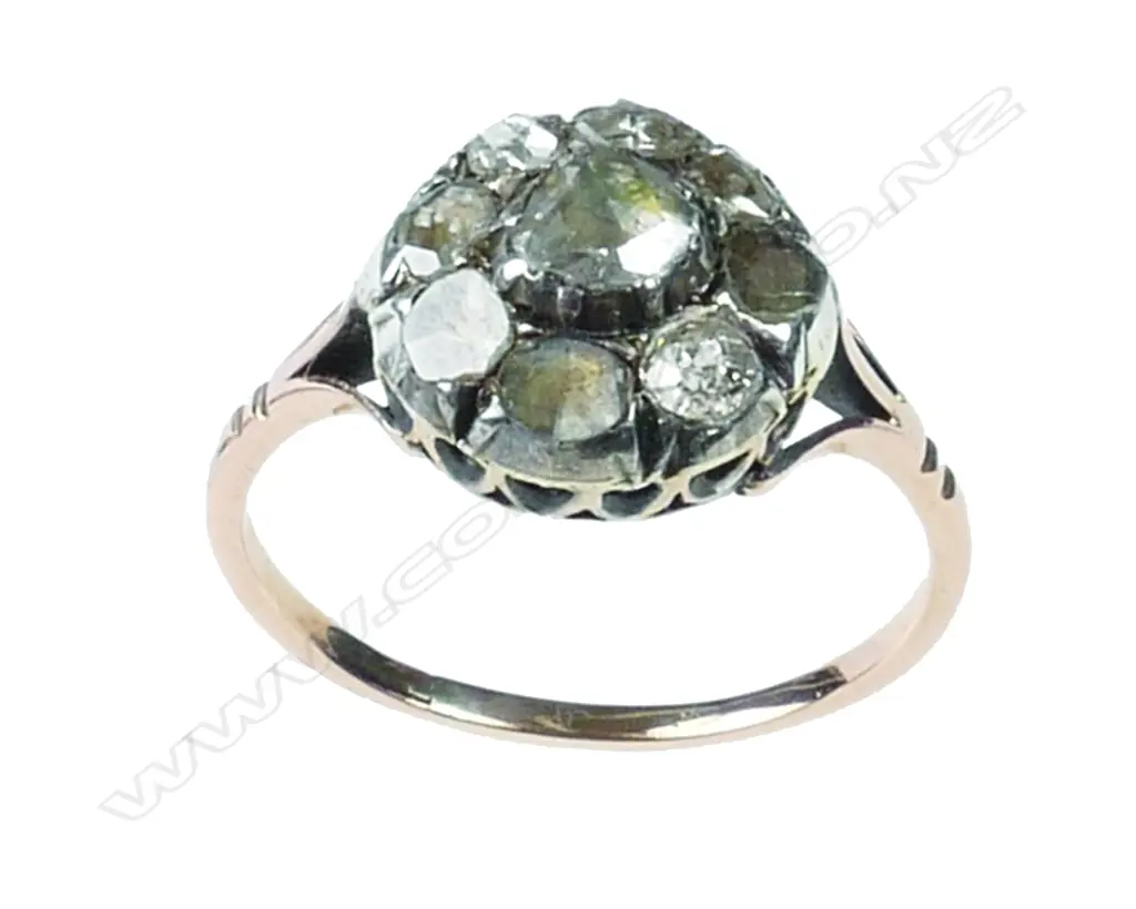 A George III gold and diamond cluster ring Image 1++