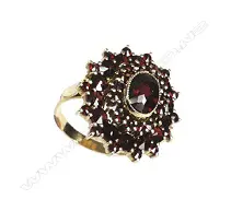 A vintage 14ct. yellow gold and garnet cluster ring Image 1++