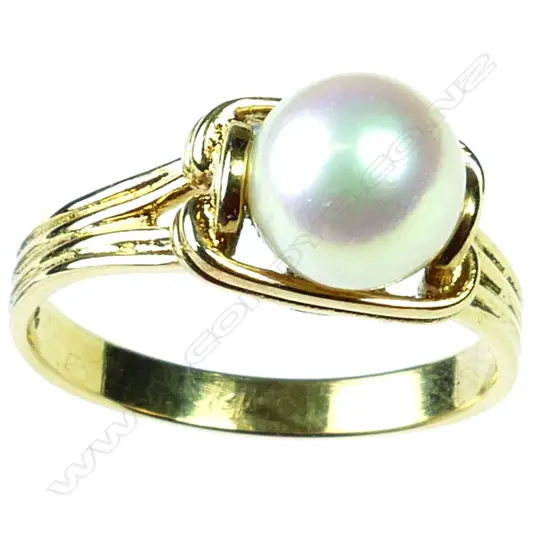 A vintage 14ct. yellow gold and Mikimoto cultured pearl ring