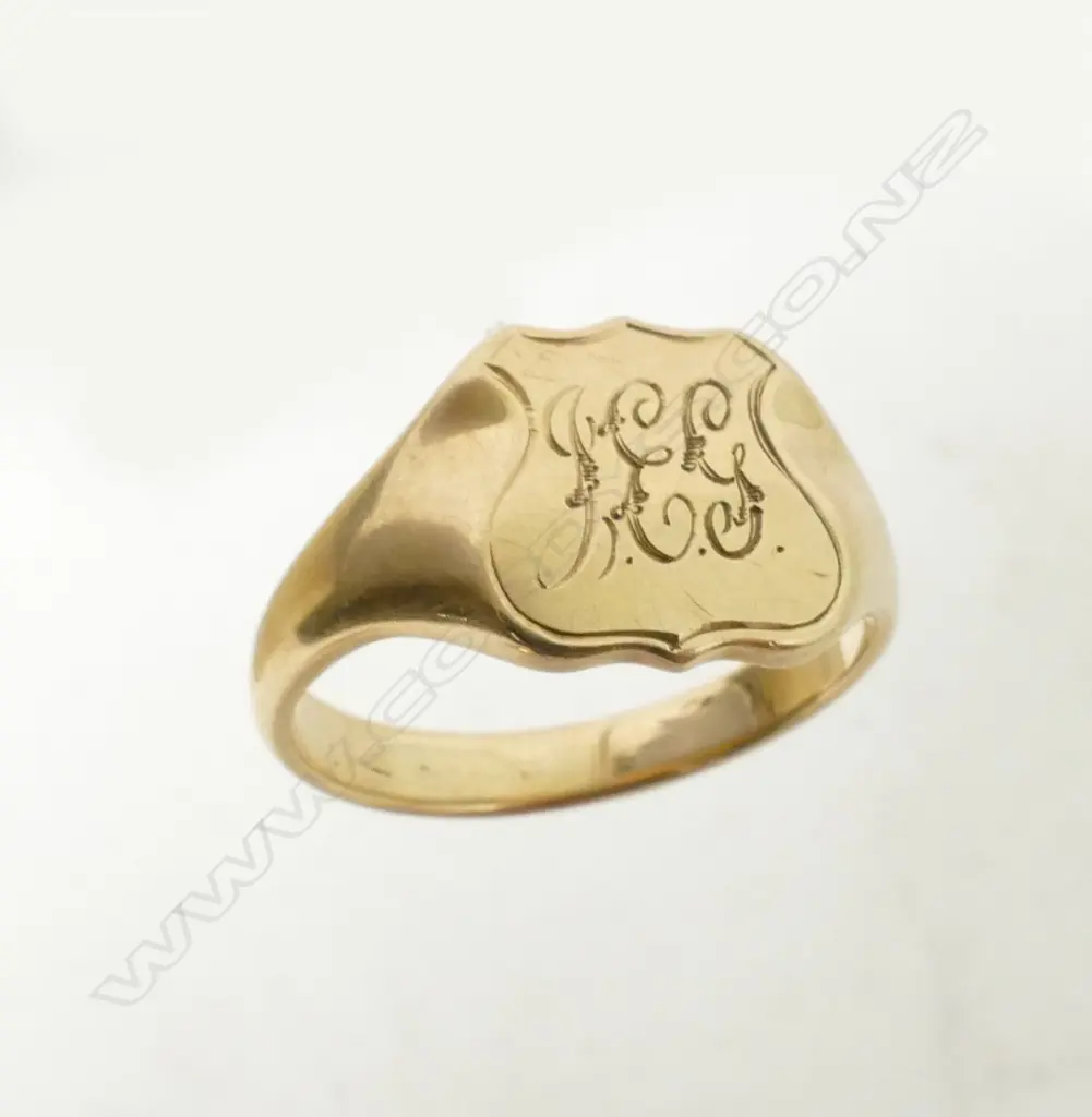 A c.1900 gold gent's signet ring Image 1++