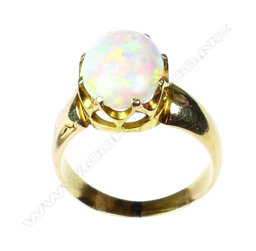 A vintage 18ct. yellow gold and opal dress ring Image 1++