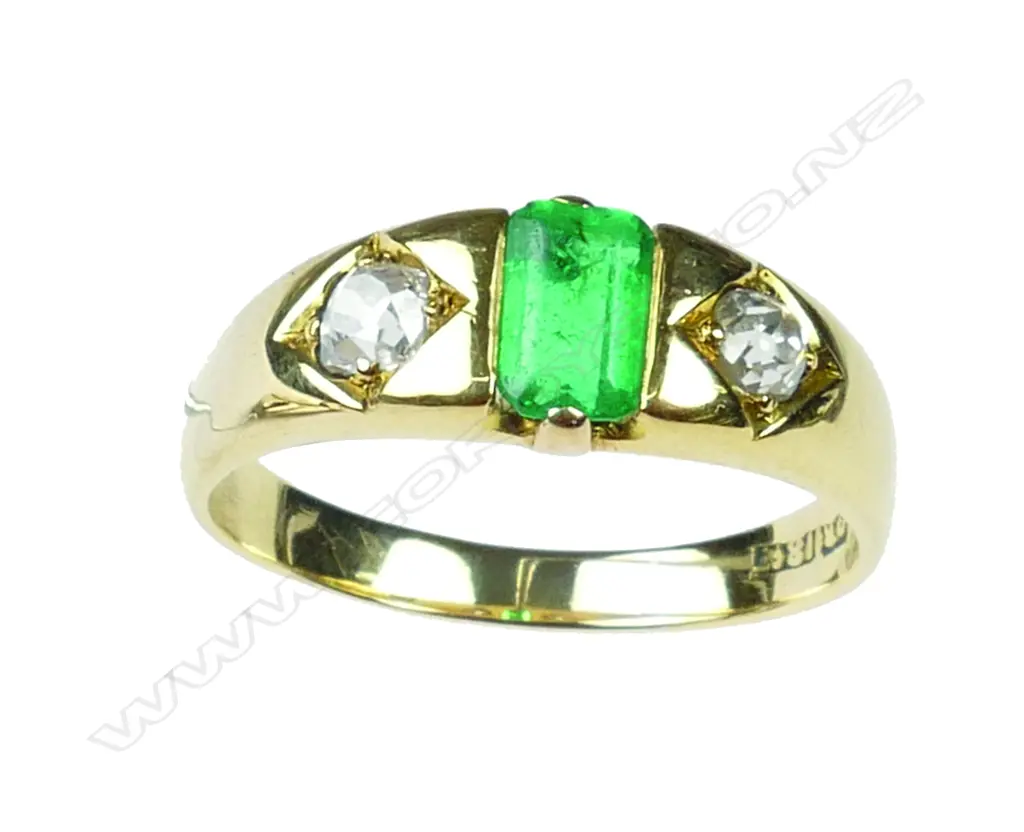 An antique lady's 18ct. yellow gold emerald and diamond gypsy type ring Image 1++