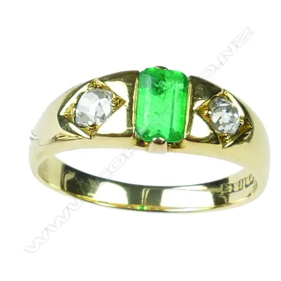 An antique lady's 18ct. yellow gold emerald and diamond gypsy type ring
