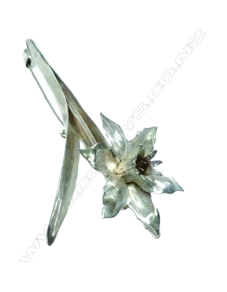 A New Zealand ‘Patoni’ Tony Buller large silver daffodil brooch Image 1++