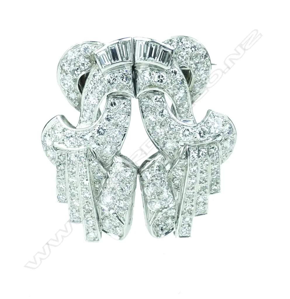A platinum and diamond Art Deco style clip Image 1++