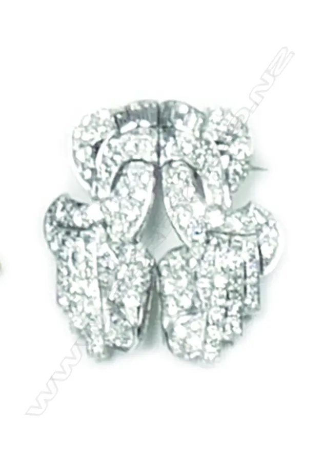 A platinum and diamond Art Deco style clip Image 1++