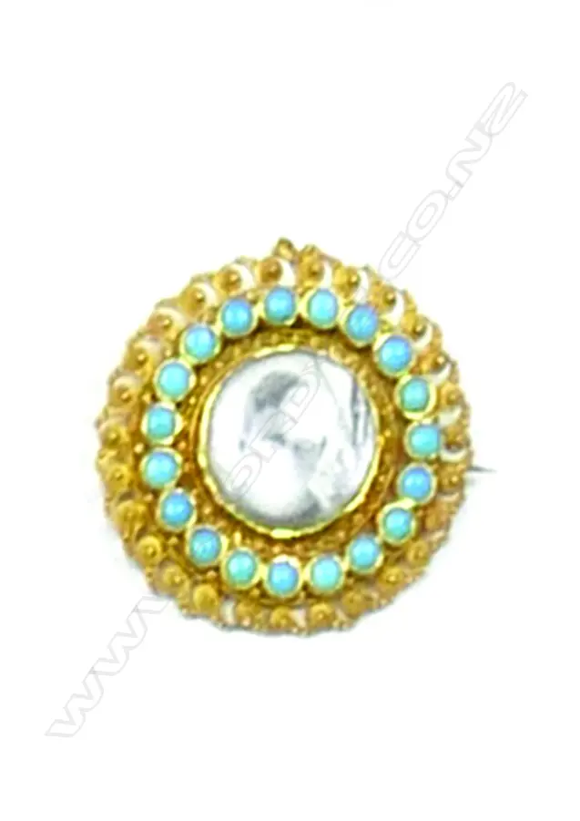 An 18ct. gold photo brooch Image 1++