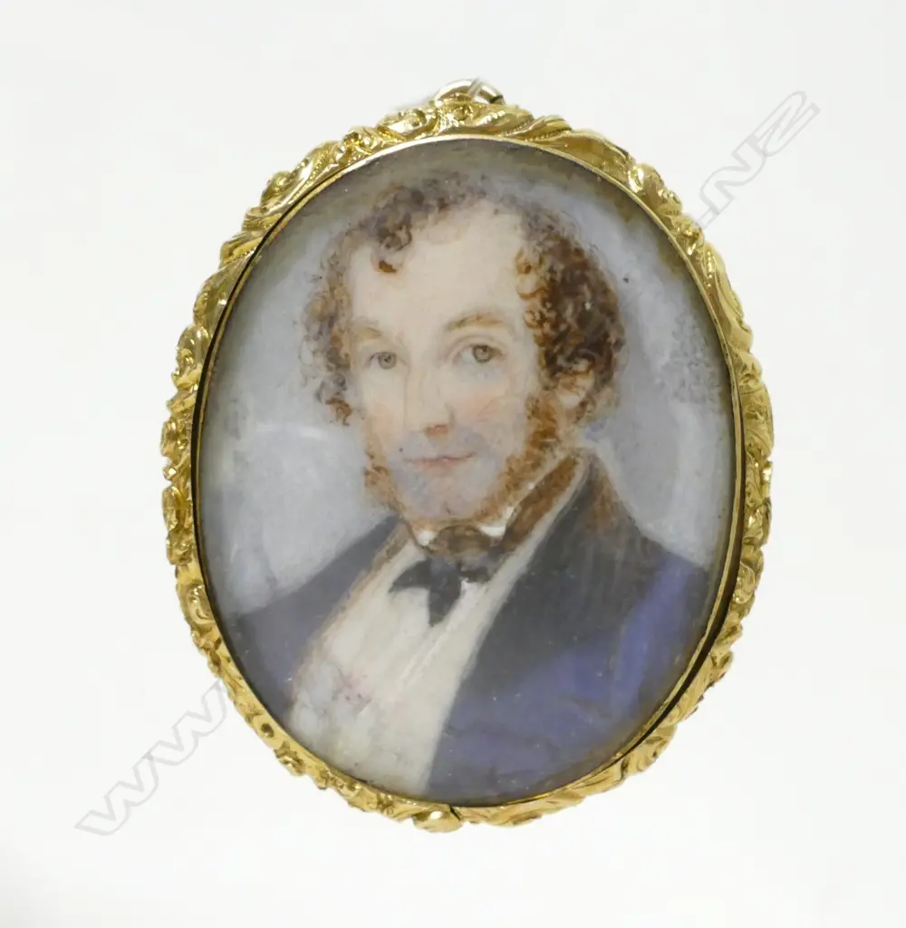 A 15ct. yellow gold and portrait miniature brooch Image 1++