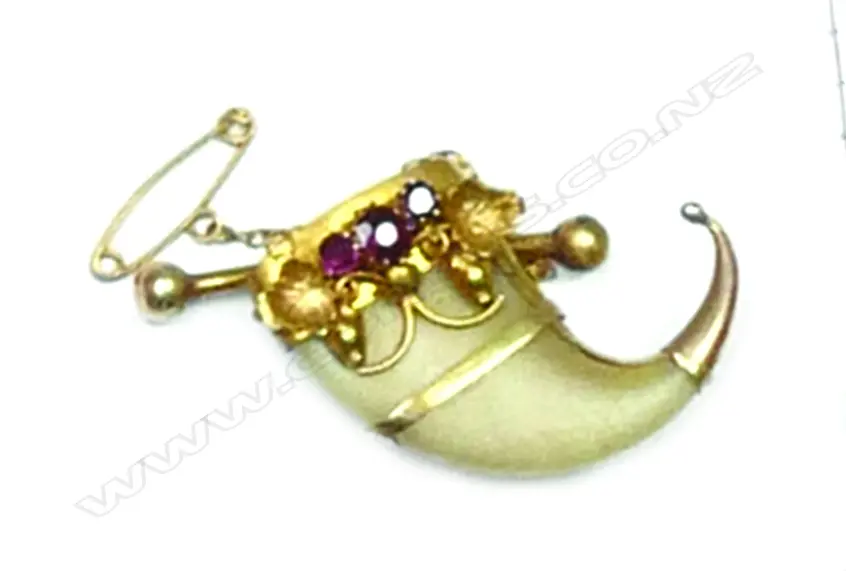 A c.1900 gilded gold mounted tiger's claw brooch Image 1++