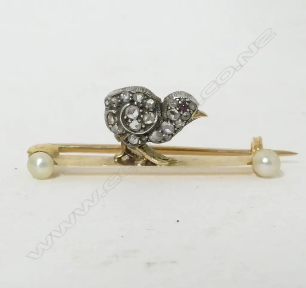 An early 20thC gold diamond and seed pearl chick brooch Image 1++