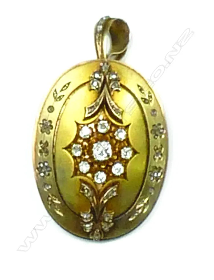 A Victorian 15ct. yellow gold and Old Mine cut diamond pendant Image 1++