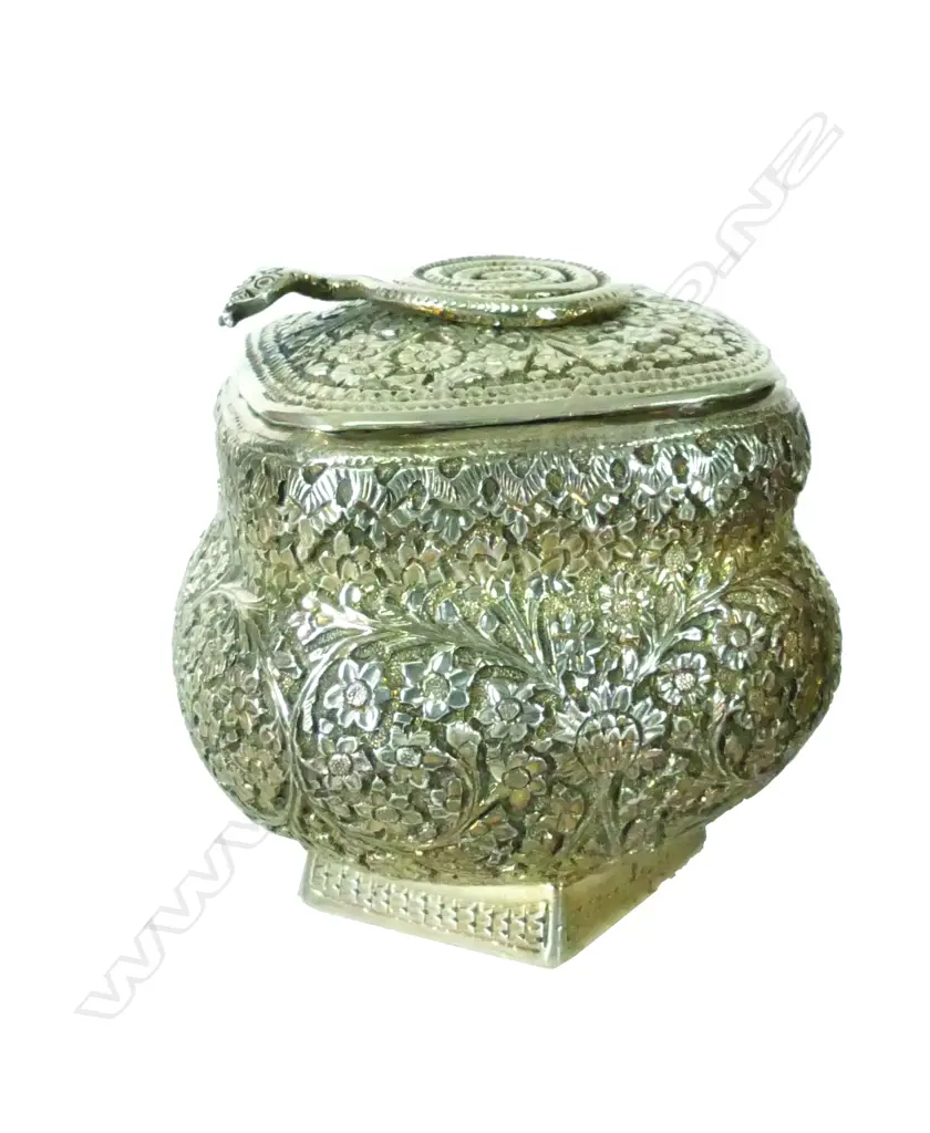 A colonial Indian silver lidded cannister Image 1++