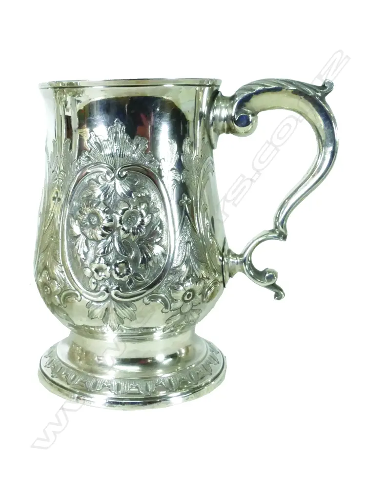 A George III silver baluster mug Image 1++
