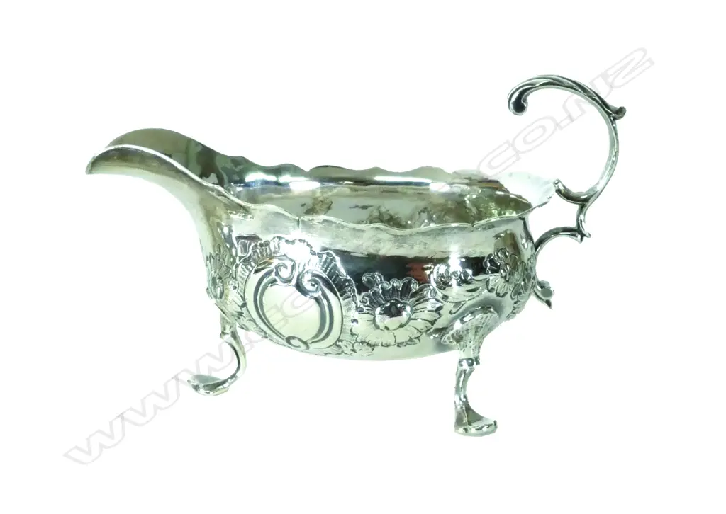 A small George III tripod silver sauceboat with shaped rim Image 1++