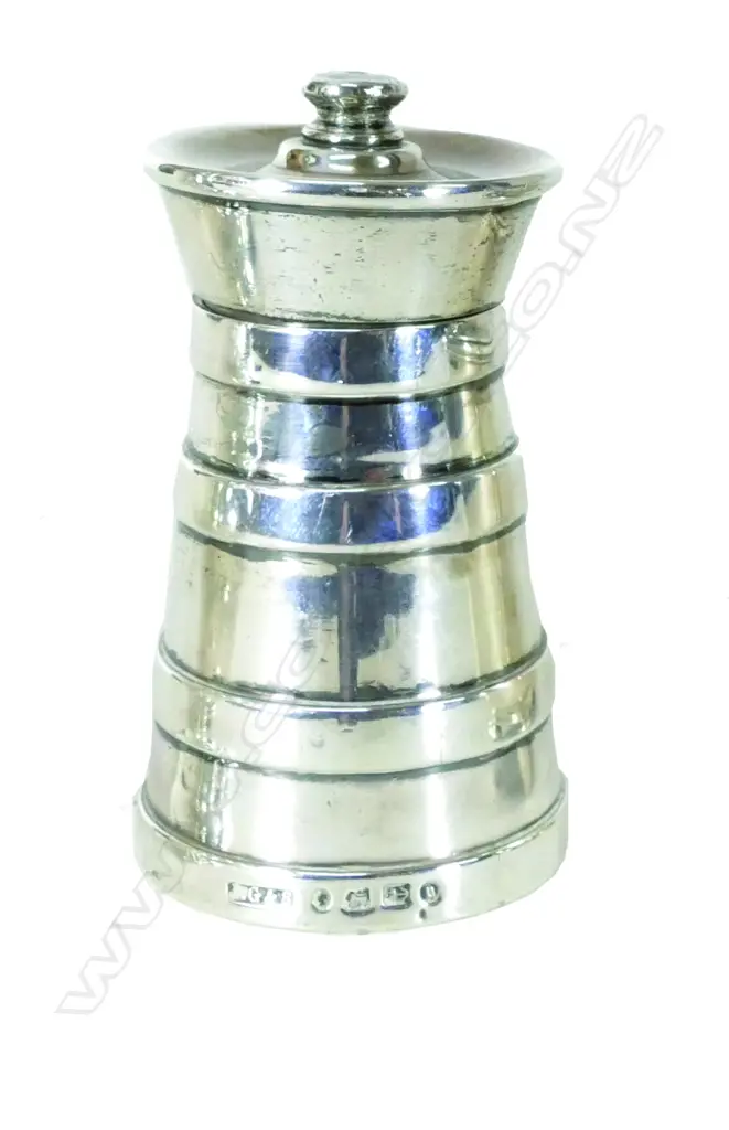 A Victorian silver Capstan form pepper grinder Image 1++
