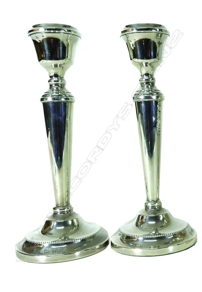 A pair of modern silver candlesticks Image 1++
