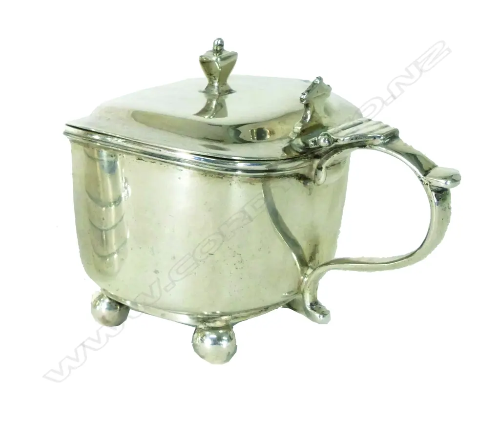 A good Edwardian period Georgian Revival silver mustard pot Image 1++