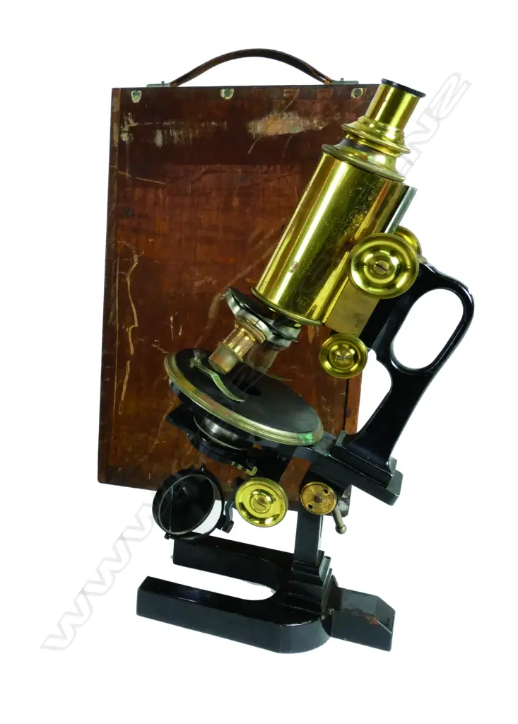 A 19thC Leitz Wetzlar brass and black enamel monocular microscope with interchangeable lenses Image 1++