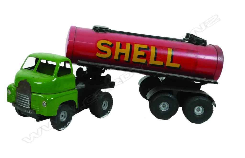 Three vintage c.1950s diecast models Image 1++