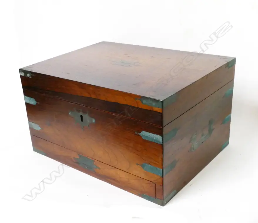 An early 19thC travelling vanity/doctor's box Image 1++