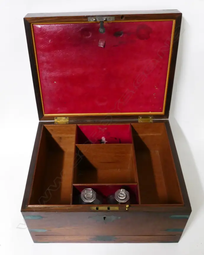 An early 19thC travelling vanity/doctor's box Image 1++