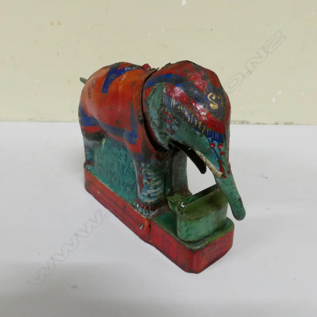 An antique tin plate Royal Trick Elephant mechanical money box Image 1++
