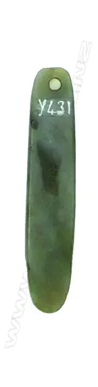 A 19thC Maori pounamu kuru pendant Image 1++