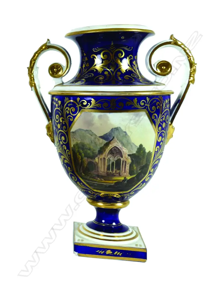 An early 19thC Derby urn vase Image 1++